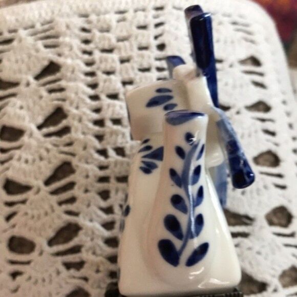 Windmill Blue & White Trinket Jewelry Gift Box - Picture 5 of 6